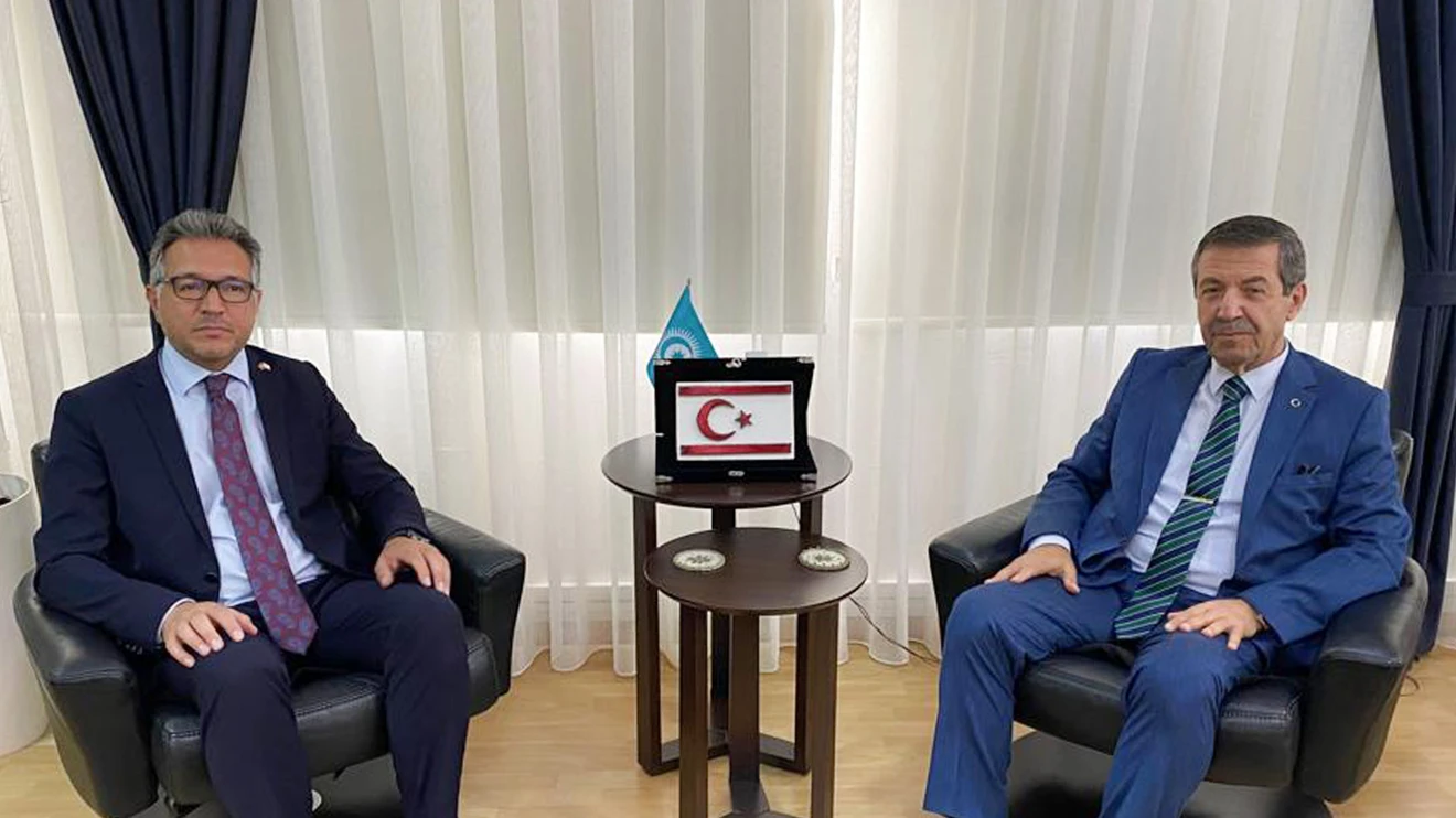 Rektör Aksoy, KKTC Dışişleri Bakanı Ertuğruloğlu’nu ziyaret etti